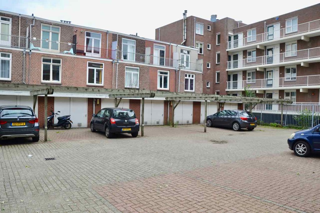 Woning aan de Waldeck Pyrmontkade te Den Haag